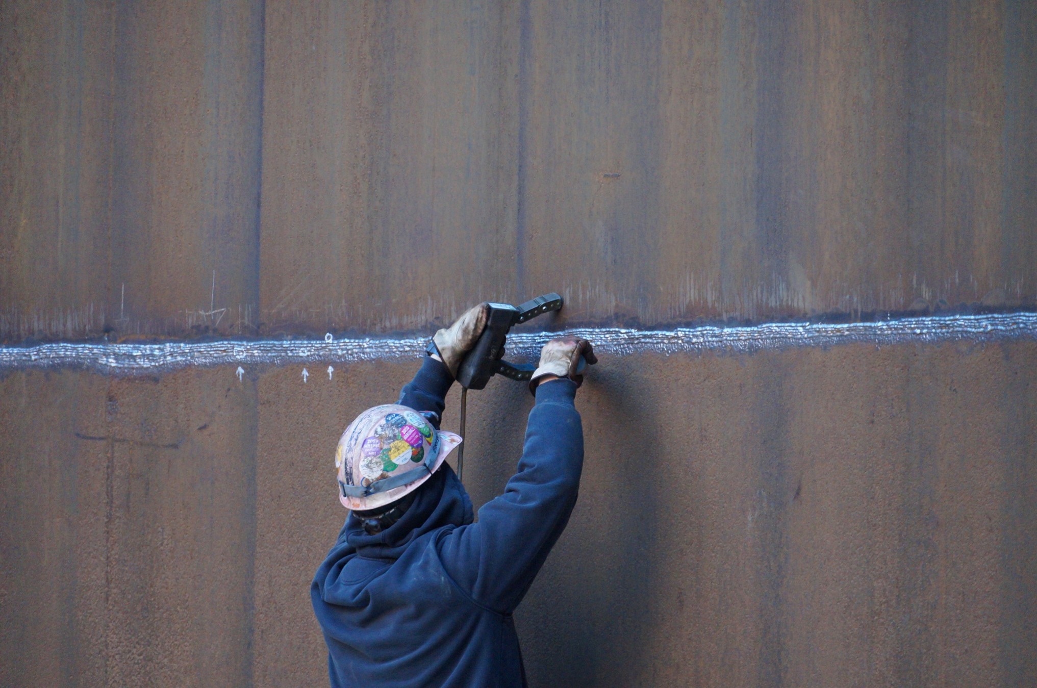 Magnetic Particle testing (MT) of horizontal shell welds